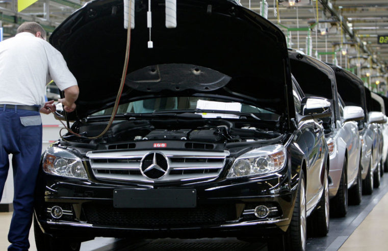 Mercedes-Benz İran’daki Faaliyetlerini Durdurdu!